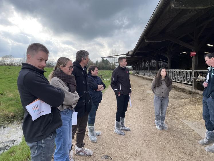 Le syndicat de race Normande s'est réuni chez Théo Chevalier.
