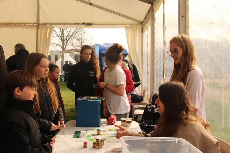 Juliette, 11 ans et ses frères et sœurs ont joué au jeu de l'oie consacré à la transformation du lait.