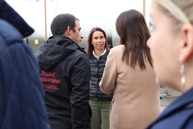 "Nous menons tout de front. Il y en aura au total pour 250 000 €", remarque Camille Bréavoine, gérante de la cidrerie Michel Bréavoine, avec son conjoint, Édouard Le Cain.