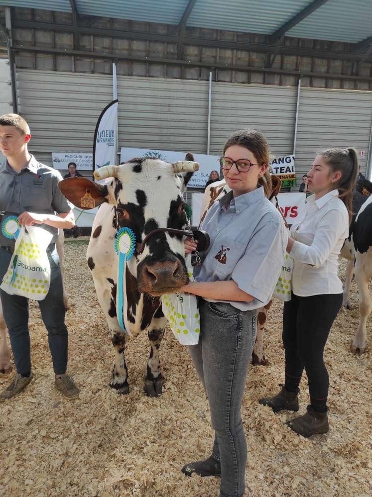 Charlotte Desvoyes a remporté le second prix dans sa catégorie, en 2025 à Lisieux, avec Paella.
