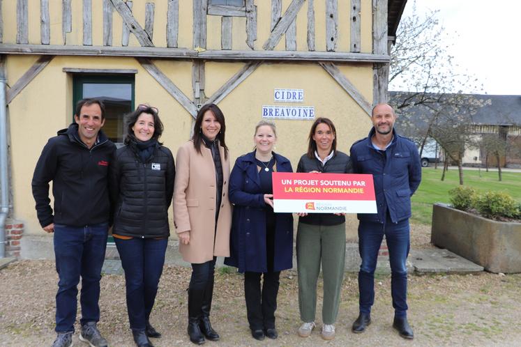 "En ouvrant les entreprises au grand public, le tourisme de savoir-faire contribue à la diversification de l'offre touristique et à la découverte des savoir-faire d'excellence", confirme le Conseil régional, vendredi 27 mars, sur le domaine cidricole Michel Bréavoine.