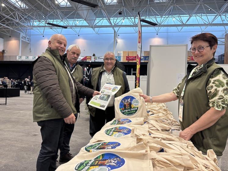 Le journal L'Agriculteur Normand était à retrouver dans le sac remis aux congressistes, ainsi que des cadeaux tels que du jus de pomme, de la bière, des chips, des carottes de Créances, des graines de lin, etc.