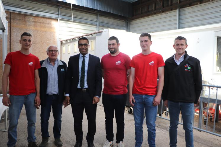 Stop obligatoire également sur le stand des Jeunes agriculteurs du canton de Lisieux pour se familiariser avec les enjeux agricoles du territoire.