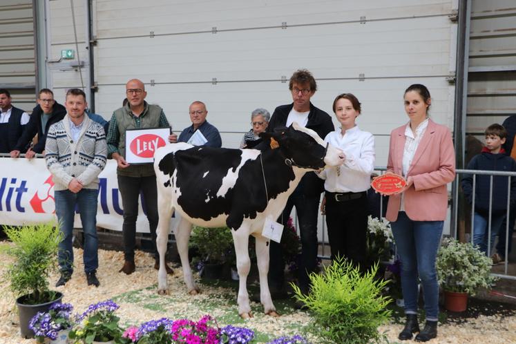 Bravo aussi à la championne génisse, Lieu Thomain Putuf, présentée par le jeune Mathias Nuttens (13 ans).