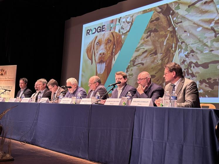 À l'assemblée générale, les responsables de la Fédération de la chasse, partenaires et élus ont partagé La Tribune.
