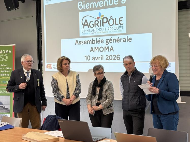 Jean-Michel Clouard, maire des Loges-Marchis, et Paulette Matéo, adjointe, ont rappelé le poids de l'agriculture sur leur commune. Il reste 24 exploitations.