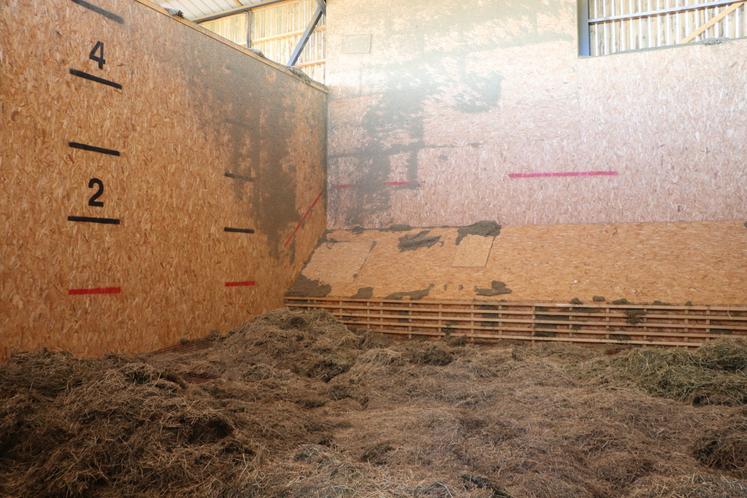Dans une case, les équipes rentrent environ 20 ha de luzerne, soit 40 à 50 tonnes sur 2 mètres de hauteur.