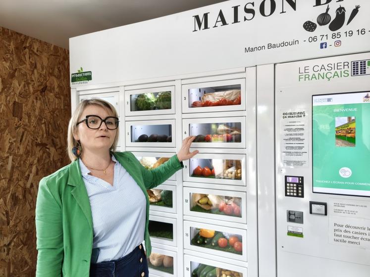 Depuis 2021, Christelle Férey, installée en production laitière et transformatrice à Picauville, commercialise en partie ses camemberts, crèmes, yaourts... via les distributeurs automatiques.