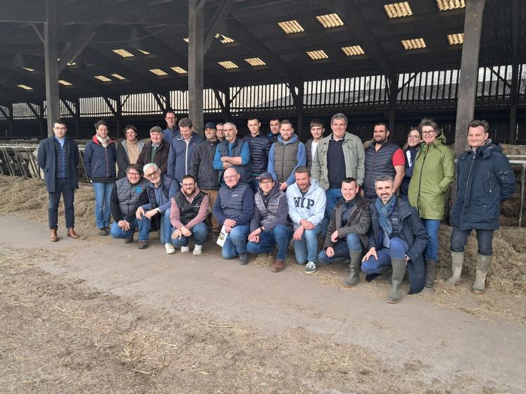Les participants à l'assemblée générale du syndicat de race Charolais du Calvados ont visité le Gaec Lalonde à Saon, dont nous avions fait le portrait dans l'édition du 26 mars.