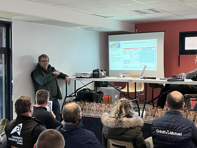 Yann Martinot est intervenu au sujet de l'intérêt de produire plus de lait par vache d'un point de vue économique.