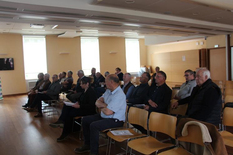 La Fédération Départementale des Comices et Concours agricoles de l'Orne (FDCCAO) a tenu leur AG jeudi 16 avril 2026 à l'Hôtel du département à Alençon. Gilbert Soutif, président du comice d'arrondissement de Domfront ainsi que Guy Belloche, vice-président du comice d'arrondissement d'Alençon ont été réélu. 