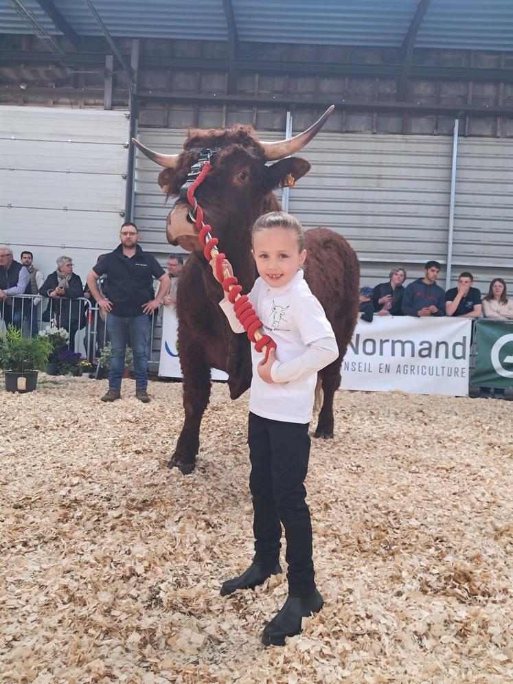Garance Corneville (7 ans) se hisse à la 1e place de la section jeunes espoirs avec Ulysse (Salers) de chez Baptiste Corneville