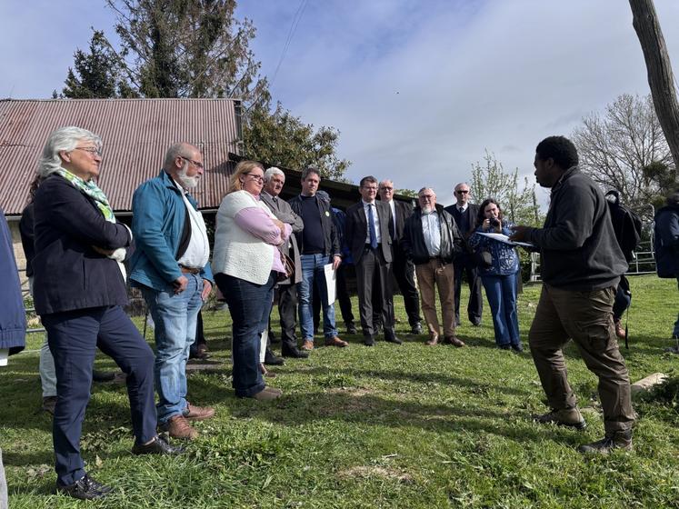 La première rencontre a eu lieu chez Martial Fillatre à Brécey, pour un chantier de plantation de haies.