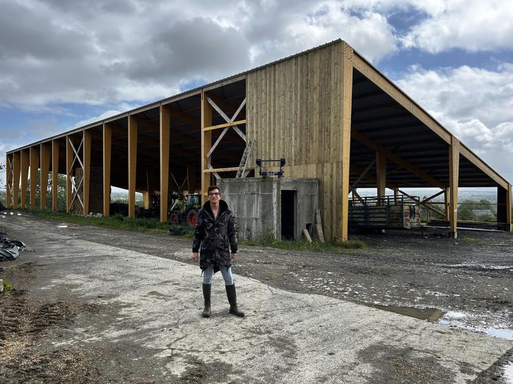 Prévu lors de l'installation d'Anthonio, le bâtiment de stockage équipé de panneaux solaire est sorti de terre cette année.