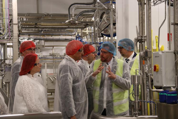 Le 29 avril, dans le cadre de l'inauguration, les partenaires et élus ont visité les locaux de l'atelier culinaire.