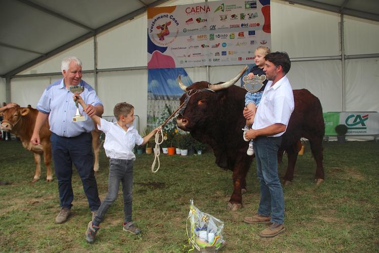 Malgré un contexte sanitaire marqué par des épizooties en 2025, le concours jeunes présentateurs et les présentations de bovins avaient eu lieu.
