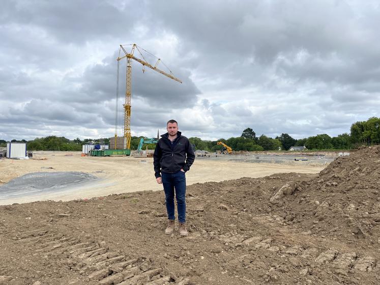 Guillaume Letur est le directeur général du Teillage de Bretagne, une des deux entreprises - l'autre étant située à Landivisiau, à une vingtaine de km de Commana - ayant pour but de relancer la filière lin textile dans le Finistère.