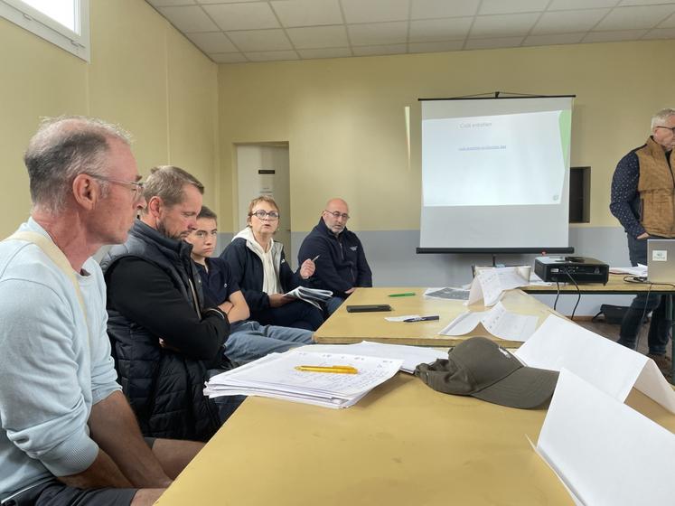 Une trentaine de personnes a participé aux échanges du matin et aux démonstrations de l'après-midi.