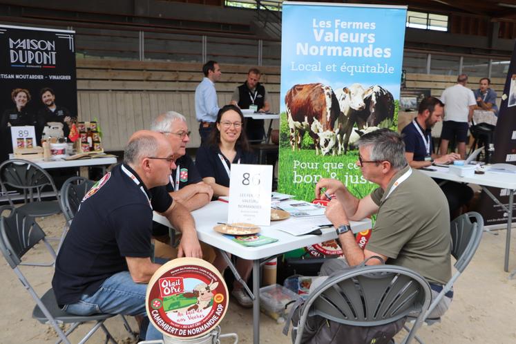 Béatrice Chorin, associée de la Ferme des Silex (61) approvisionne d'ores et déjà des collectivités, lycées. Elle avait notamment rendez-vous avec, entre autres, le directeur du Chu de Rouen.