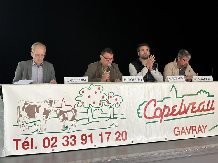 Philippe Dolley, président de Copelveau et Clément Ribaud, directeur, gardent le cap pour la coopérative avec une activité similaire à l'année précédente à savoir la commercialisation de 42 685 bovins.