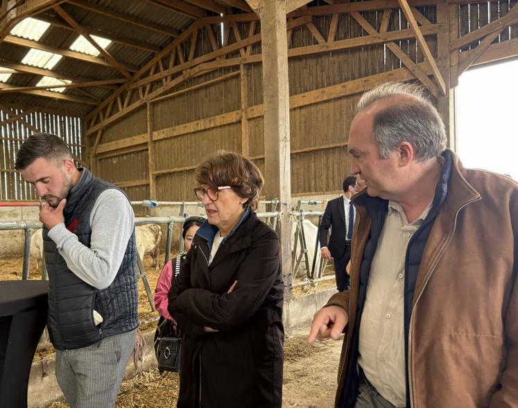 Justin Lemaitre, président de JA 76 et Bruno Ledru, président de la FNSEA 76 expliquent l'implication des agriculteurs dans la protection de la qualité de l'eau.