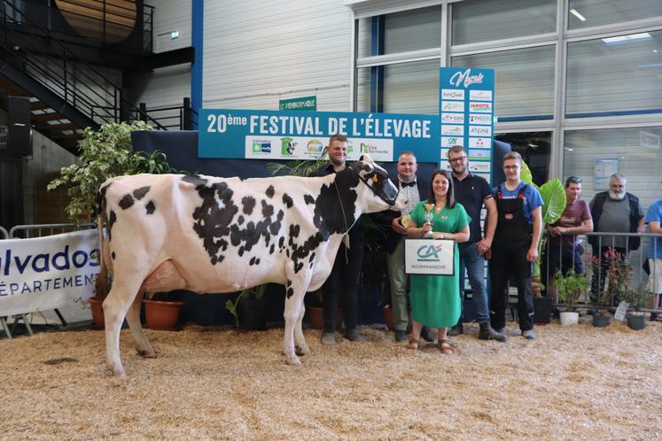 La championne jeune, 9641, du Gaec du Lieu Bourdeaux