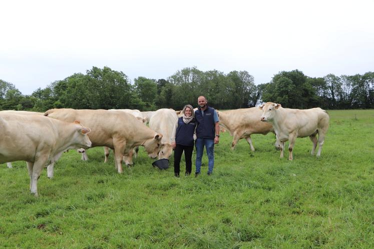 L'élevage compte une soixantaine de vaches laitières pour une vingtaine de vaches allaitantes, dont deux taureaux à domicile et un taureau en co-propriété. Le pâturage tournant (trois jours) est de mise.