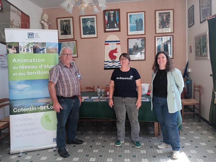 Sandrine Lecoeur, présidente de l'échelon local de Carentan-les-Marais, entouré de Bernard Leseigneur, vice-président et Déborah Larnicol, conseillère SST à la MSA.