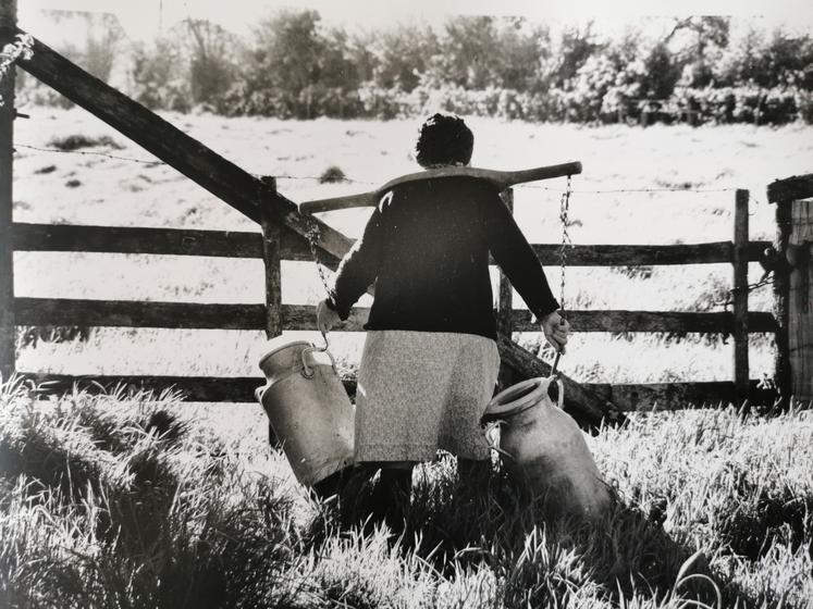 Christian Malon joue sur les contrastes avec des clichés d'époque et des photographies plus actuelles.