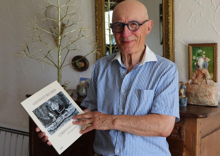 Christian Malon compte à son actif plus de 500 expositions et la réalisation de cinquante ouvrages photographiques sur des sujets ruraux. Originaire du Cantal, il vit en Normandie, à Vire.