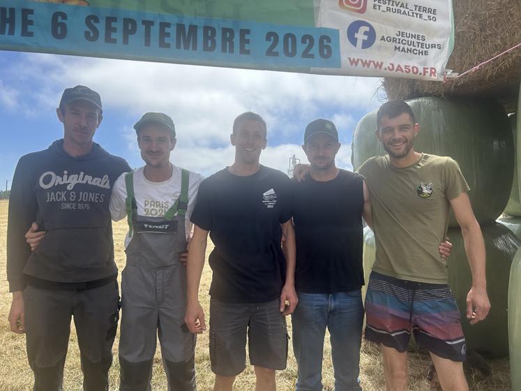 Romain Duprey, responsable départemental du Festival de la terre entouré de Maxime et Emilien Leroy (à gauche), propriétaire des parkings, et Clément et Cédric Godefroy, propriétaires du terrain du Festival.