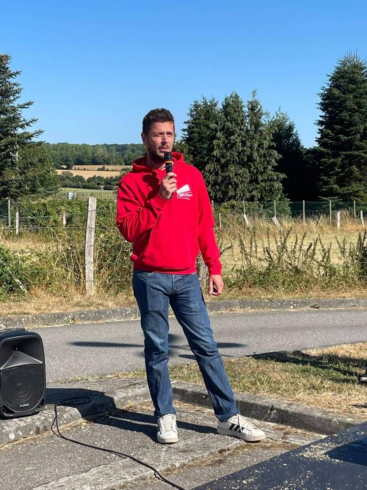 Valentin Lecoeur, président des Jeunes Agriculteurs de la Manche, martèle que "sans prix, il n'y aura pas d'installation". 