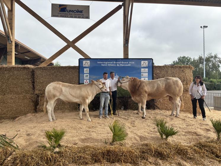 Le meilleur animal du concours, Avocette (Ocarina x Palonde), issue du Gaec de Sainte Pauline (Loire-Atlantique) et Andromède (Rocheteau et Olomite) du Gaec Pierre (Calvados).