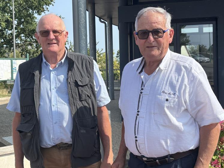 Après 7 ans à la présidence de l'Amoma (association de membres de l'ordre du mérite agricole), Guy Tesnière (à droite) a passé la main à Eric Lecler le 21 juillet.