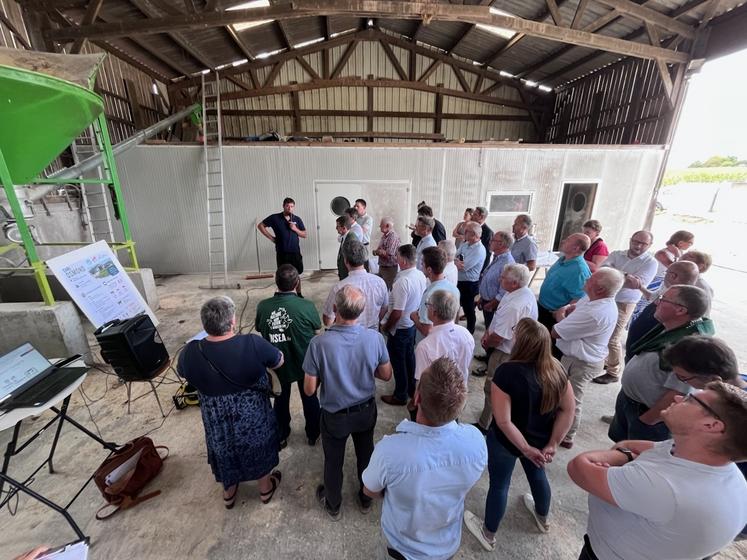 La visite s'est achevée par une présentation détaillée au préfet de la Manche des conséquences concrètes de la météo sur l'activité agricole.