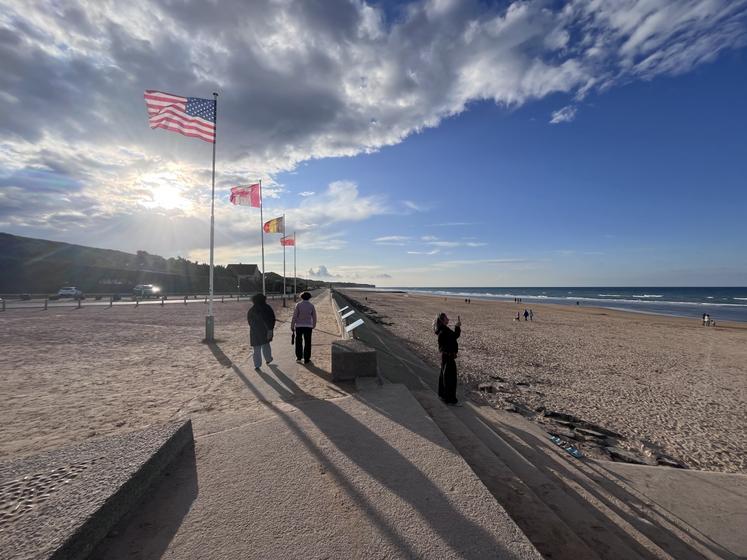 Omaha Beach fait partie des sites inscrits, déjà très protégé. Mais, en rétro-littoral se trouve la zone tampon de 3 000 km2 où l'Unesco attend "un surcroît de protection".