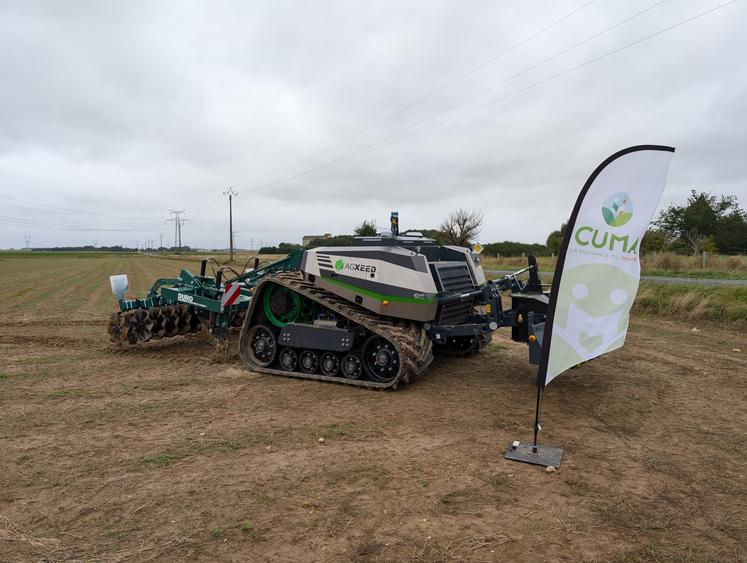 Le robot agricole autonome AgXeed sera en démonstration à 11 h 30 et 15 h 30, dimanche 30 août, lors de la Fête de la Terre au lieu-dit Le Frêne. 