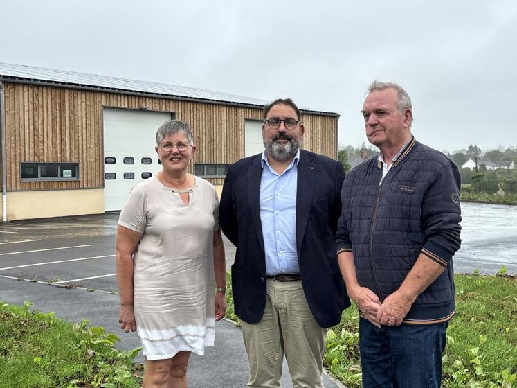 Le nouveau directeur, Antonio Veloso, entouré de son adjointe, Carole Guns et le président, Jean-Yves Duplenne.