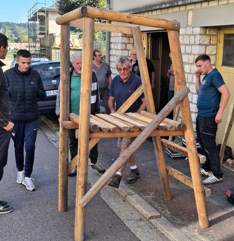 L'amicale a installé ce type de mirador pour la sécurité des chasseurs.