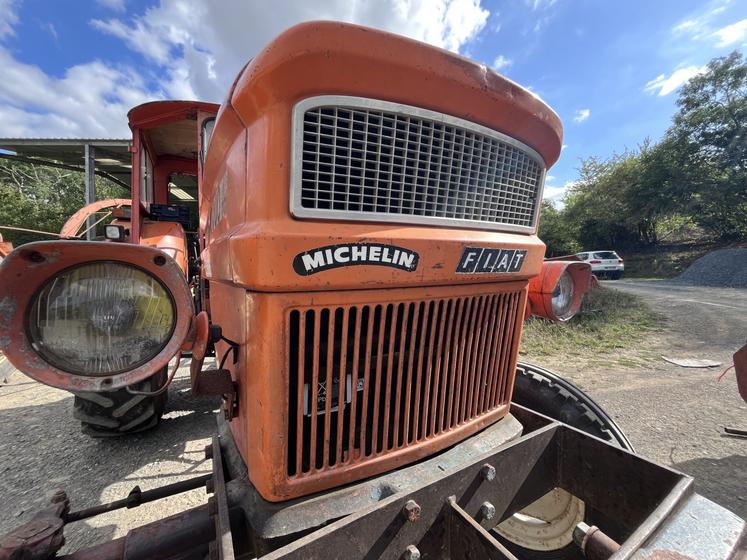 SOmeca 1000 vieux tracteur.