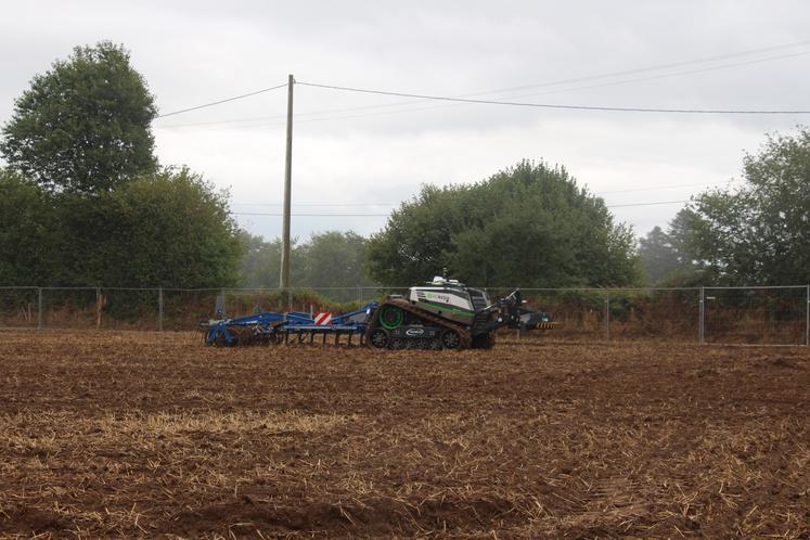 Démonstrations d'innovations agricoles dont l'Agxeed T2, présenté par la Fédération régionale des Cuma de l'ouest.