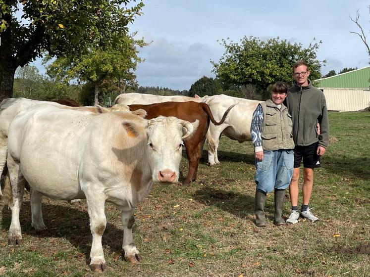 Lucie Duval et Gaëtan Marguerite élèvent 90 mères à 70 % en race Charolaise et le reste en race Angus.