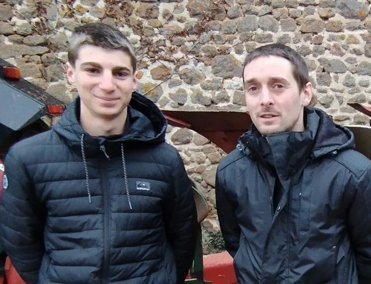 Paul Gautier aux côtés de son demi-frère Thomas Bourban, qui lui a transmis la passion des concours de labour.