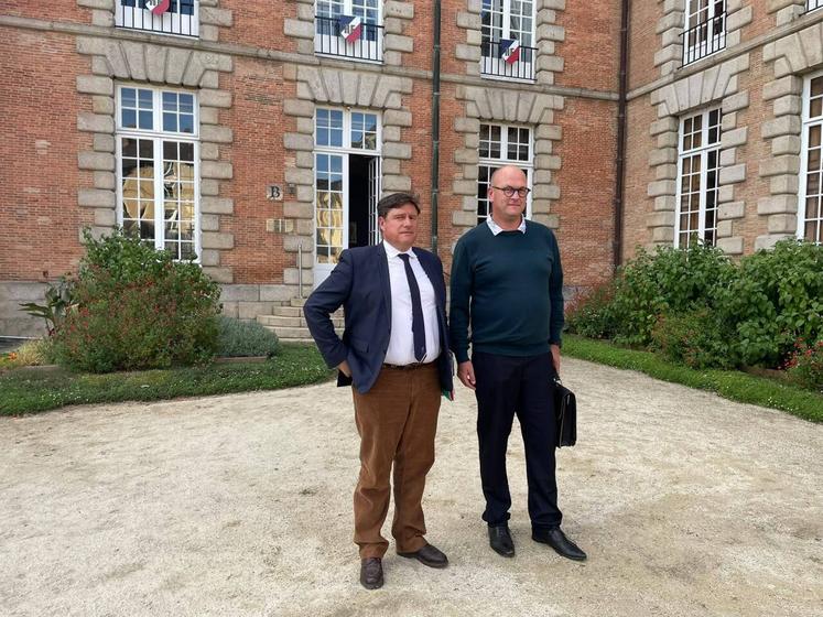 Hervé Tourmente, préfet de l'Orne, et Guillaume Larchevêque, président de la Chambre d'agriculture 61, à la sortie de la réunion pour engager le travail du plan Casi.