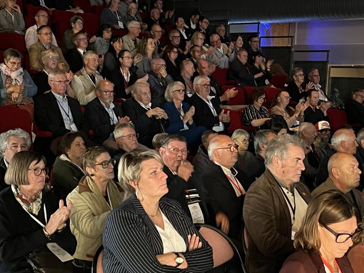 Plus de 400 personnes ont participé au Congrès des maires à Saint-Sauveur-Lendelin. Pour certains d'entre eux, c'était leur premier puisqu'ils ont endossé l'écharpe en mars dernier.