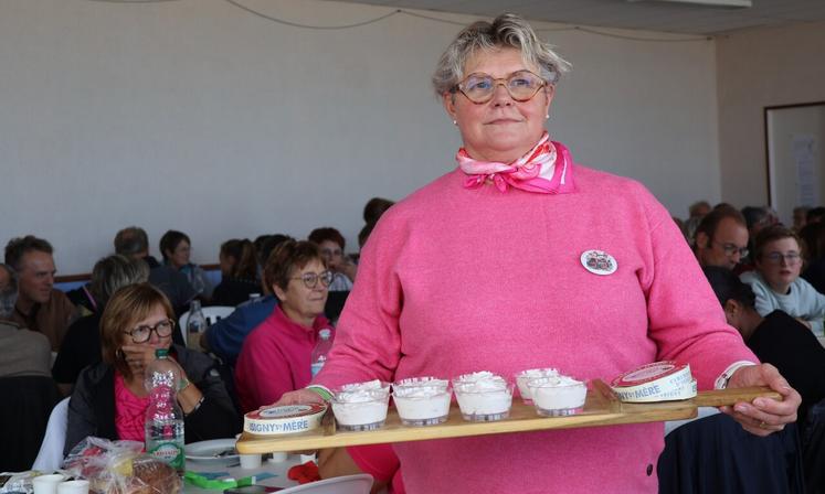 Nathalie Lepelletier, présidente de la section agricultrices de la FDSEA et administratrice de la Coopérative d'Isigny-Sainte-Mère, dont les produits ont été servis au repas suivant la marche.