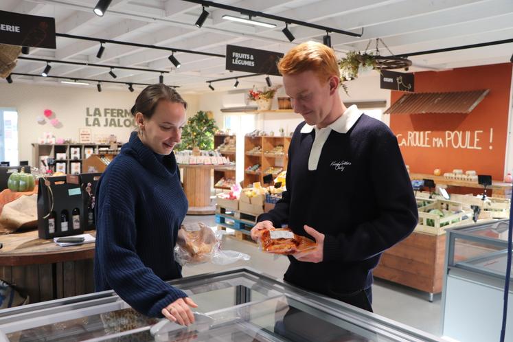 Ferme de la Jalousie Julien et Charlotte Vauquelin circuits courts poules volailles magasin à la ferme diversification