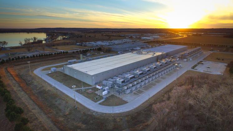 A quoi ressemble un centre de données hysperscale : voici un data center de Google, aux Etats-Unis, dans l'Iowa. 