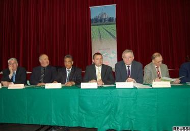 Bernard Guillard (au centre), "satisfecit pour tous les partenaires de l'OP".