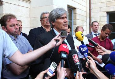 les représentants syndicaux de la FDSEA et des JA ont expliqué qu'on ne pouvait pas demander aux agriculteurs d'être de plus en plus compétitifs et, dans le même temps, leur imposer des normes réglementaires, des obligations sociales